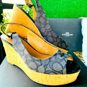 COACH mid wedges 💕